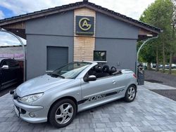 Grau Gebraucht 2004 Peugeot 206 CC Cabrio | 1.870 € (Etwas zu teuer)