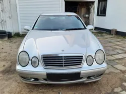 Silber Gebraucht 2000 Mercedes CLK200 Elegance Coupé | 1.850 €