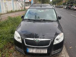 Schwarz Gebraucht 2010 Skoda Roomster Van / Kleinbus | 600 € (Superpreis)