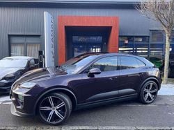 Braun Gebraucht 2024 Porsche Macan 4 Electric SUV | 84.600 € (Guter Preis)