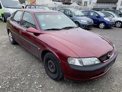 Rot Gebraucht 1998 Opel Vectra Limousine | 900 € (Guter Preis)