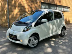 Weiß Gebraucht 2013 Mitsubishi i-MiEV Kleinwagen | 5.990 €