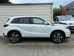Cool white pearl cool white pearl Neu 2025 Suzuki Vitara Comfort+ SUV | 24.149 € (Fairer Preis)