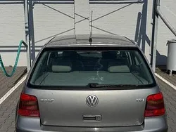 Silber Gebraucht 2002 VW Golf IV Kleinwagen | 1.800 € (Etwas zu teuer)