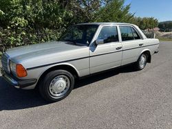 Silber Gebraucht 1983 Mercedes E230 Limousine | 14.900 €