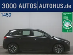 Schwarz Gebraucht 2022 Mercedes B200 Style Van / Kleinbus | 17.680 € (Superpreis)