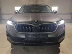 Graphitgrau metallic Neu 2025 Skoda Karoq Selection SUV | 36.079 € (Superpreis)