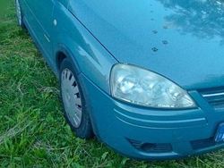 Grün Gebraucht 2002 Opel Corsa Kleinwagen | 400 € (Superpreis)