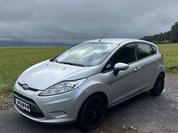 Grau Gebraucht 2010 Ford Fiesta Kleinwagen | 3.990 € (Fairer Preis)