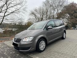 Grau Gebraucht 2010 VW Touran Van / Kleinbus | 3.990 €