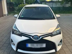 Weiß Gebraucht 2017 Toyota Yaris Hybrid Kleinwagen | 11.500 € (Fairer Preis)