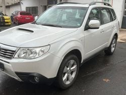 Weiß Gebraucht 2010 Subaru Forester Comfort SUV | 4.650 € (Guter Preis)