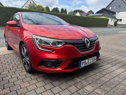 Rot Gebraucht 2017 Renault Mégane IV Intens Limousine | 12.500 €