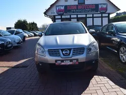 Grau Gebraucht 2008 Nissan Qashqai SUV | 6.490 € (Etwas zu teuer)