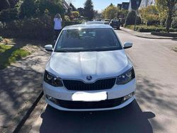 Weiß Gebraucht 2015 Skoda Fabia Ambition Kleinwagen | 5.300 € (Fairer Preis)