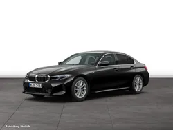 Black sapphire metallic Gebraucht 2024 BMW 330 Comfort Edition Limousine | 49.414 € (Etwas zu teuer)