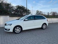 Weiß Gebraucht 2016 Skoda Rapid Drive Kombi | 7.000 € (Guter Preis)