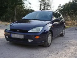 Blau Gebraucht 2000 Ford Focus Kleinwagen | 1.400 € (Fairer Preis)