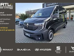 Perlmuttschwarz metallic Gebraucht 2024 Renault Master Van | 38.680 € (Fairer Preis)