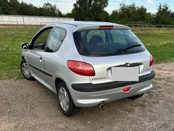 Silber Gebraucht 2001 Peugeot 206 Limousine | 600 €