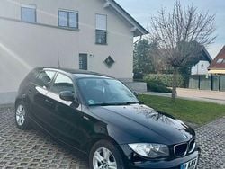 Schwarz Gebraucht 2011 BMW 118 Sport Line Kleinwagen | 6.050 € (Superpreis)