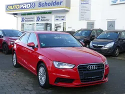 Rot Gebraucht 2015 Audi A3 Ambiente Limousine | 16.500 € (Fairer Preis)