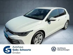 Weiß Gebraucht 2024 VW Golf VIII Life Limousine | 27.390 € (Fairer Preis)
