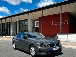 Grau Gebraucht 2022 BMW 320 Sport Line Limousine | 26.499 € (Superpreis)