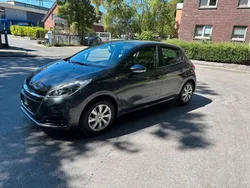 Grau Gebraucht 2016 Peugeot 208 Kleinwagen | 5.990 € (Fairer Preis)