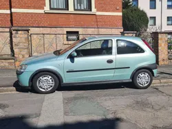 Grün Gebraucht 2002 Opel Corsa Elegance Limousine | 1.000 € (Guter Preis)