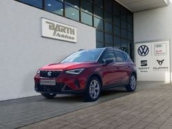 Desirerot metallic / mitternachtschwarz Gebraucht 2024 Seat Arona FR SUV | 27.589 € (Teuer)