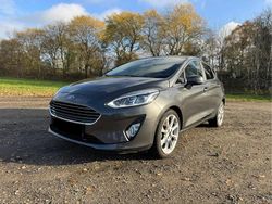Grau Gebraucht 2017 Ford Fiesta Kleinwagen | 8.900 € (Guter Preis)