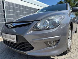 Grau Gebraucht 2011 Hyundai i30 Classic Limousine | 2.999 € (Fairer Preis)