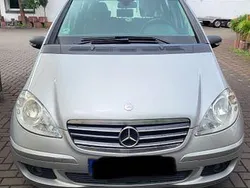 Silber Gebraucht 2005 Mercedes A180 Classic Van / Kleinbus | 3.690 € (Fairer Preis)