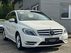 Weiß Gebraucht 2012 Mercedes B180 Van / Kleinbus | 8.900 € (Fairer Preis)