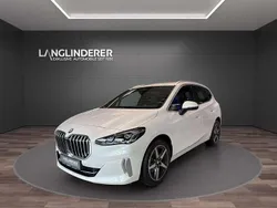 Weiß Gebraucht 2023 BMW 218 Active Tourer Luxury Line Van / Kleinbus | 27.900 € (Fairer Preis)