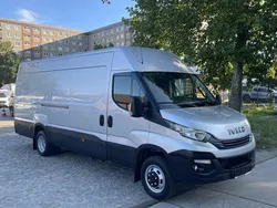 Silber (metallic) Gebraucht 2017 Iveco Daily Van | 18.999 € (Etwas zu teuer)