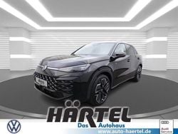 Grenadillschwarz (black), metallic Neu 2025 VW T-Roc R-line SUV | 42.510 € (Teuer)
