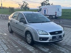 Silber Gebraucht 2005 Ford Focus Trend+ Kleinwagen | 3.333 € (Fairer Preis)