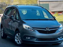 Quarz grau Gebraucht 2017 Opel Zafira Tourer Business Innovation Van / Kleinbus | 7.910 €