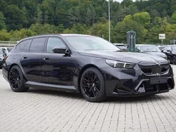 Black sapphire metallic Neu 2025 BMW M5 Performance Kombi | 138.900 € (Guter Preis)