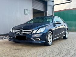 Blau Gebraucht 2010 Mercedes E350 AMG line Coupé | 14.500 €