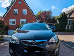 Schwarz Gebraucht 2012 Opel Astra Kombi | 2.999 € (Guter Preis)