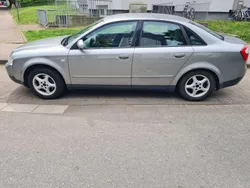 Grau Gebraucht 2003 Audi A4 Comfort Limousine | 2.500 € (Fairer Preis)