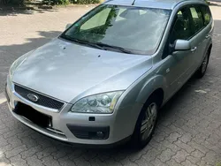 Silber Gebraucht 2005 Ford Focus Ghia Kombi | 750 € (Fairer Preis)