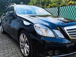 Schwarz Gebraucht 2010 Mercedes E200 Kombi | 8.200 € (Teuer)