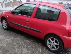 Rot Gebraucht 2010 Renault Clio II Expression Limousine | 2.100 € (Fairer Preis)