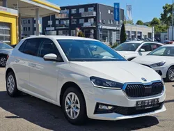 Weiß Gebraucht 2023 Skoda Fabia Style Kleinwagen | 18.950 € (Superpreis)
