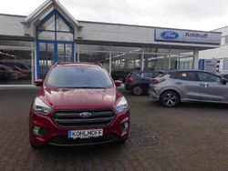 Rubyrot (metallic) Gebraucht 2018 Ford Kuga ST-Line SUV | 17.950 € (Fairer Preis)