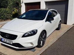 Weiß Gebraucht 2015 Volvo V40 Summum Kombi | 19.300 €